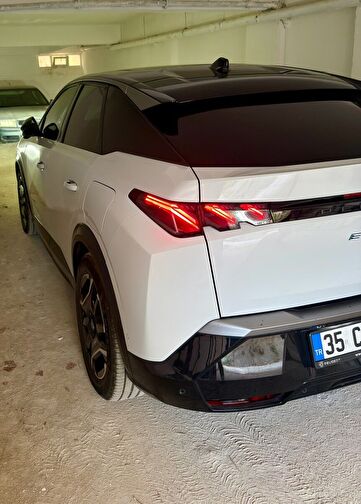 PEUGEOT E-3008