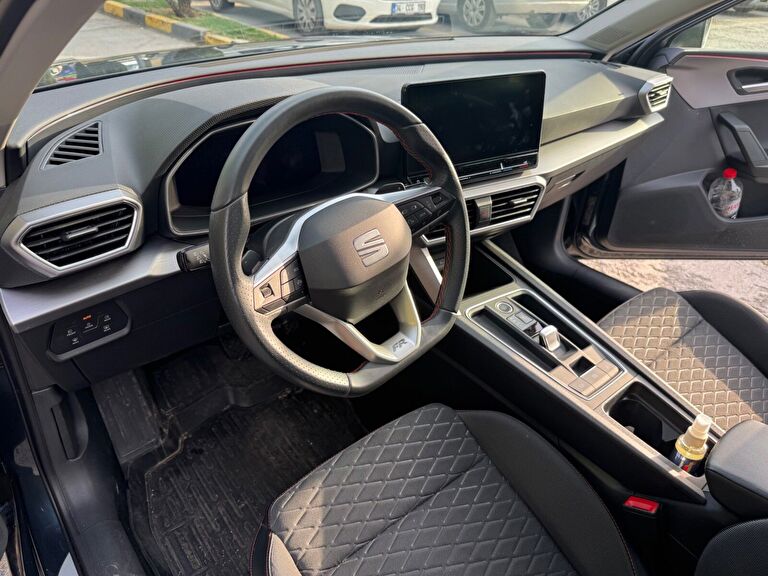 SEAT LEON