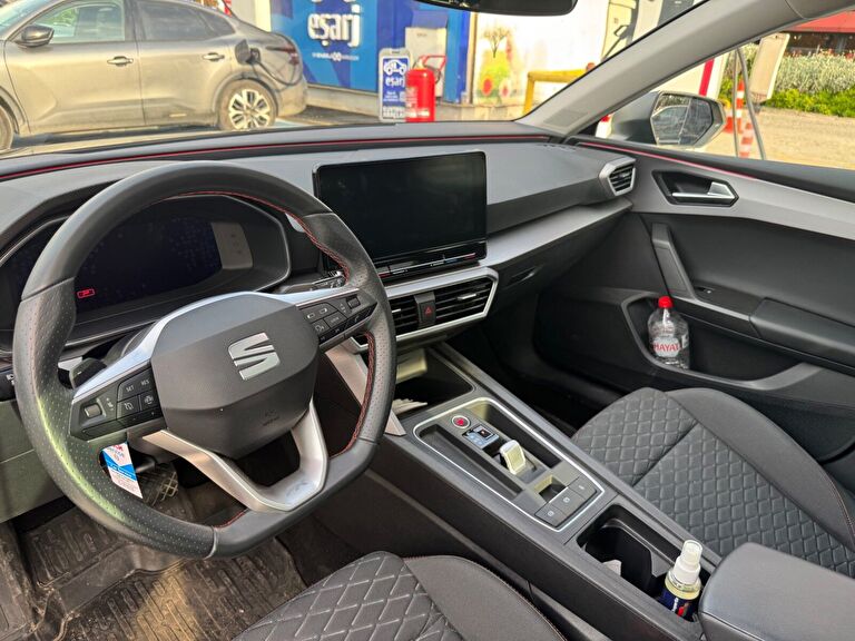 SEAT LEON