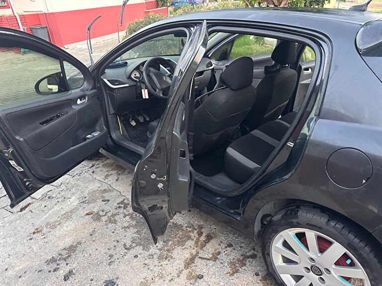 PEUGEOT 207