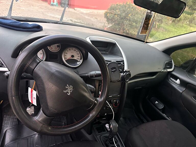 PEUGEOT 207