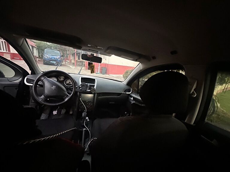 PEUGEOT 207