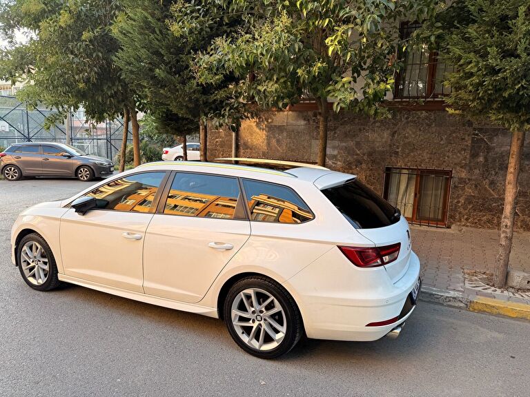 SEAT LEON