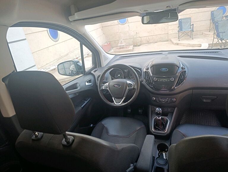 FORD TOURNEO COURIER