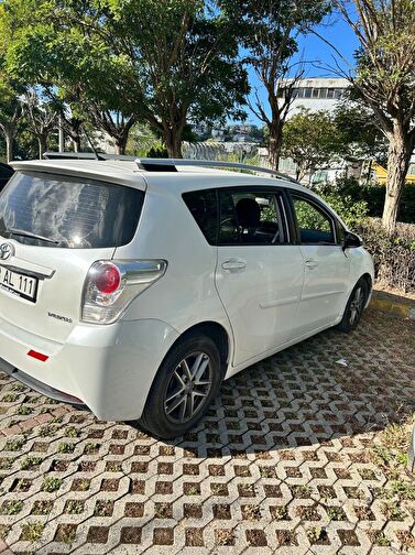 TOYOTA VERSO