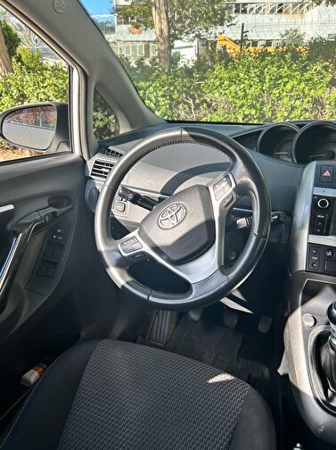 TOYOTA VERSO