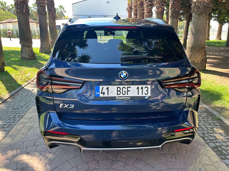 BMW IX3
