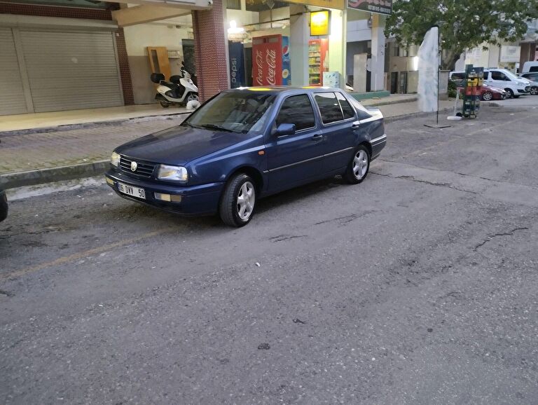 VOLKSWAGEN VENTO