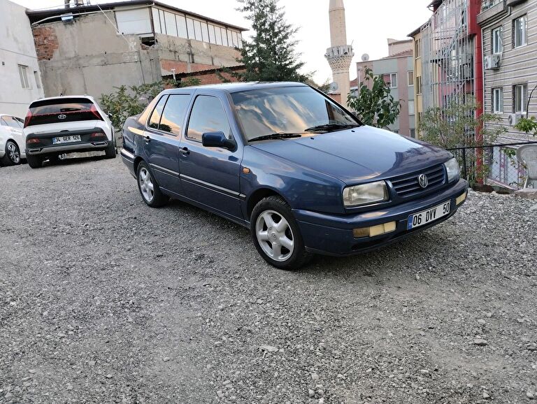 VOLKSWAGEN VENTO
