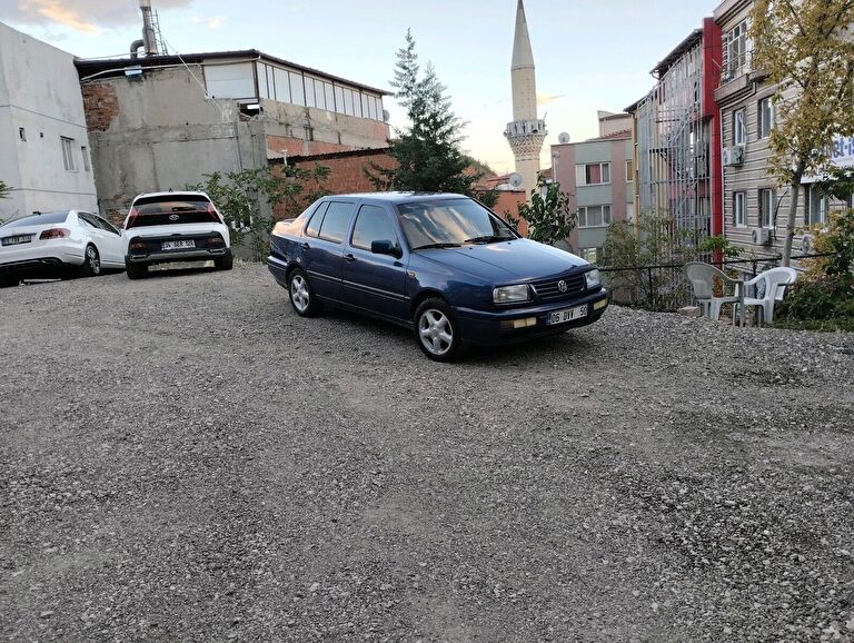 VOLKSWAGEN VENTO