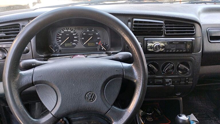 VOLKSWAGEN VENTO