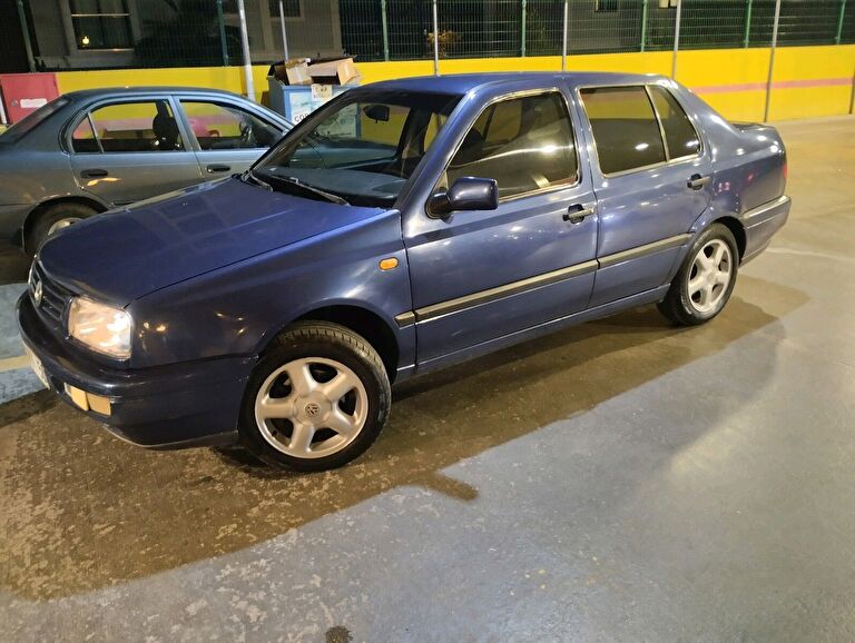 VOLKSWAGEN VENTO