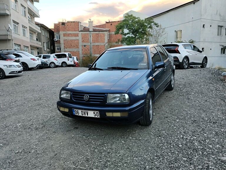 VOLKSWAGEN VENTO