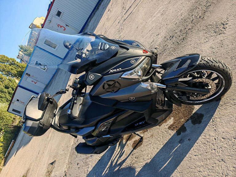 Yamaha X-Max 400
