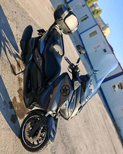 Yamaha X-Max 400
