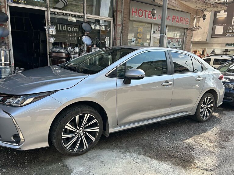 TOYOTA COROLLA