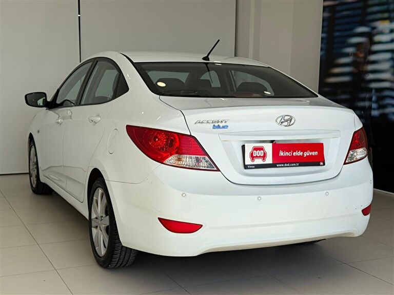 HYUNDAI ACCENT BLUE