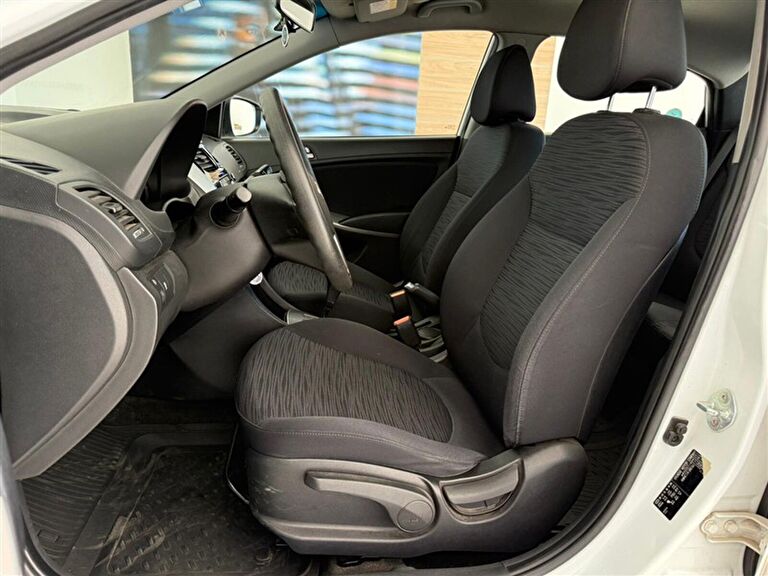 HYUNDAI ACCENT BLUE