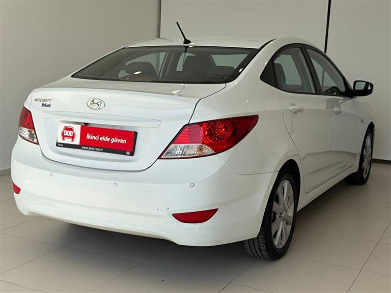 HYUNDAI ACCENT BLUE