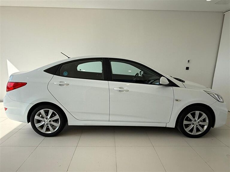 HYUNDAI ACCENT BLUE