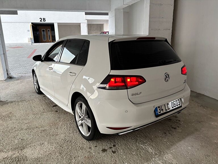 VOLKSWAGEN GOLF