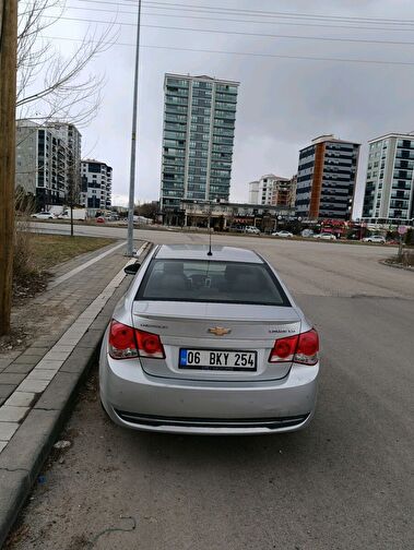 CHEVROLET CRUZE
