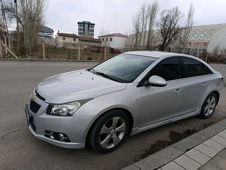 CHEVROLET CRUZE