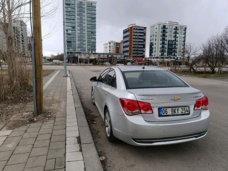 CHEVROLET CRUZE