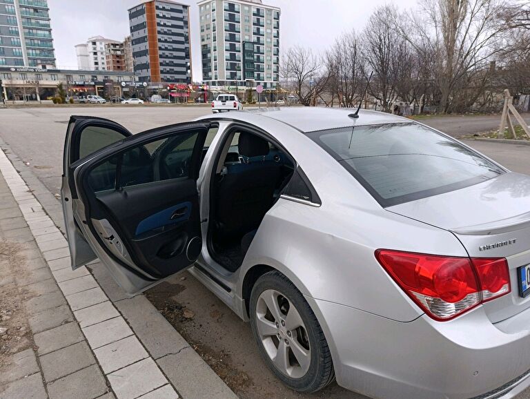 CHEVROLET CRUZE