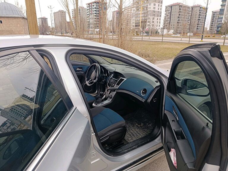 CHEVROLET CRUZE