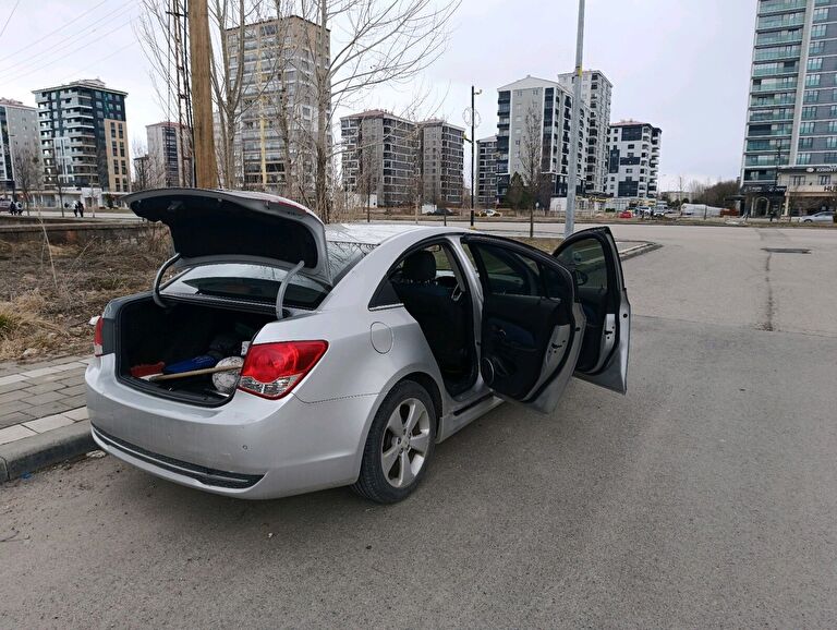 CHEVROLET CRUZE