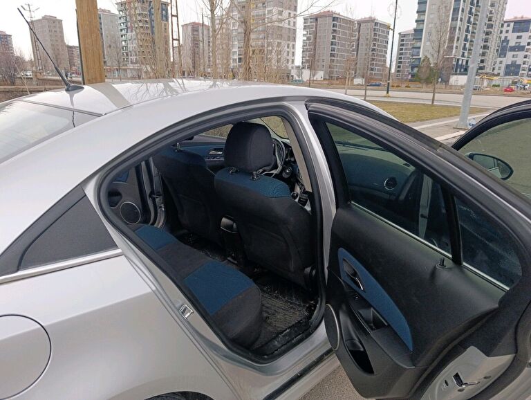CHEVROLET CRUZE