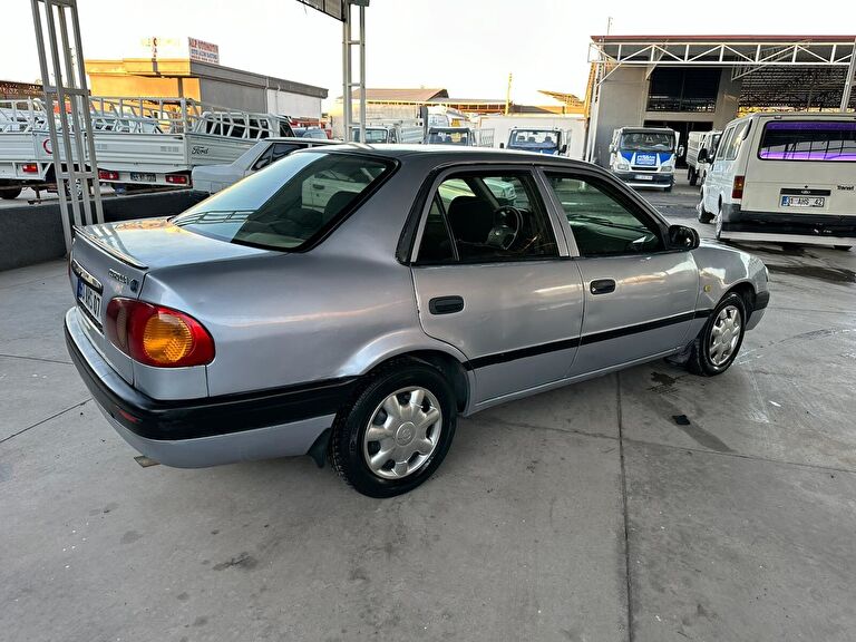 TOYOTA COROLLA