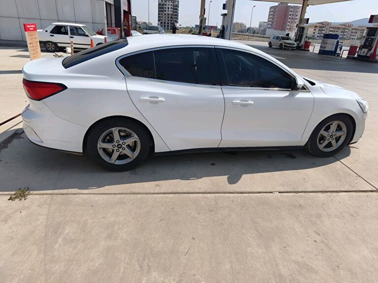 FORD FOCUS