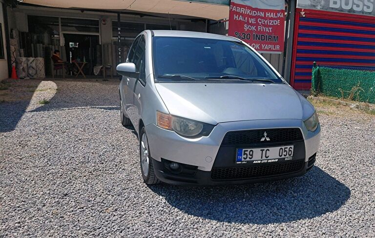 MITSUBISHI COLT