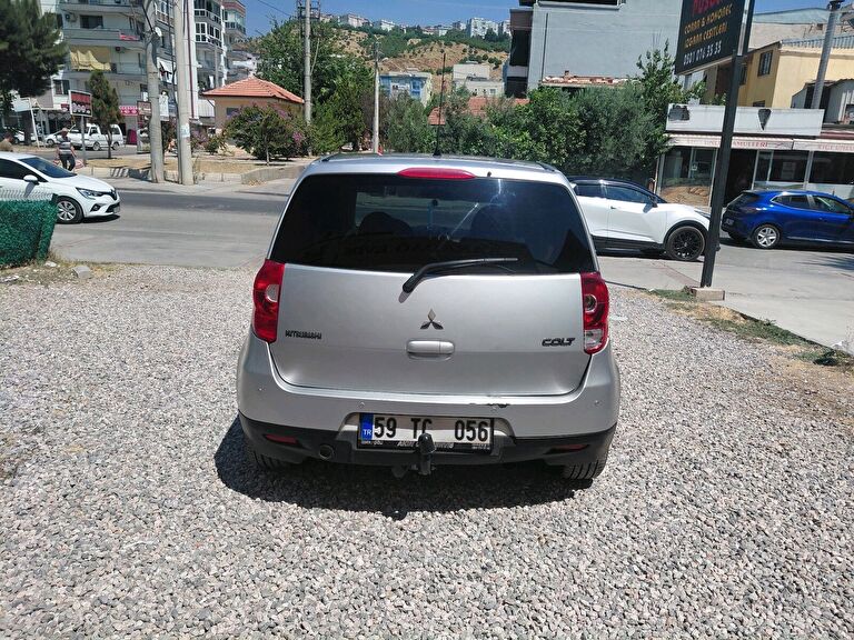 MITSUBISHI COLT