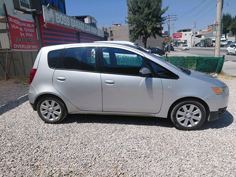 MITSUBISHI COLT