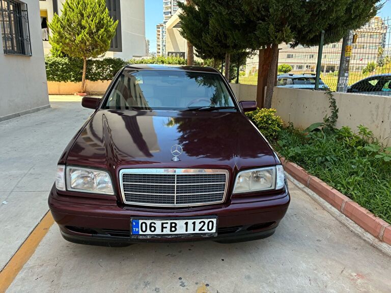 MERCEDES C-SERISI