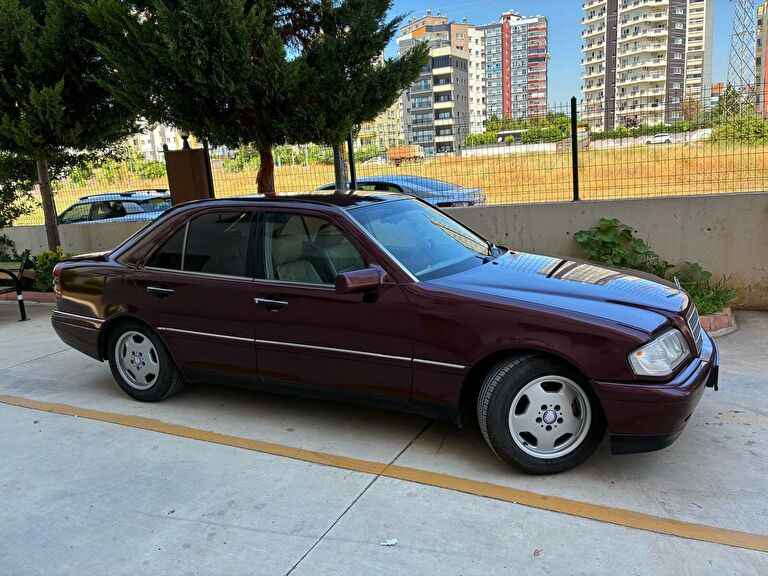 MERCEDES C-SERISI