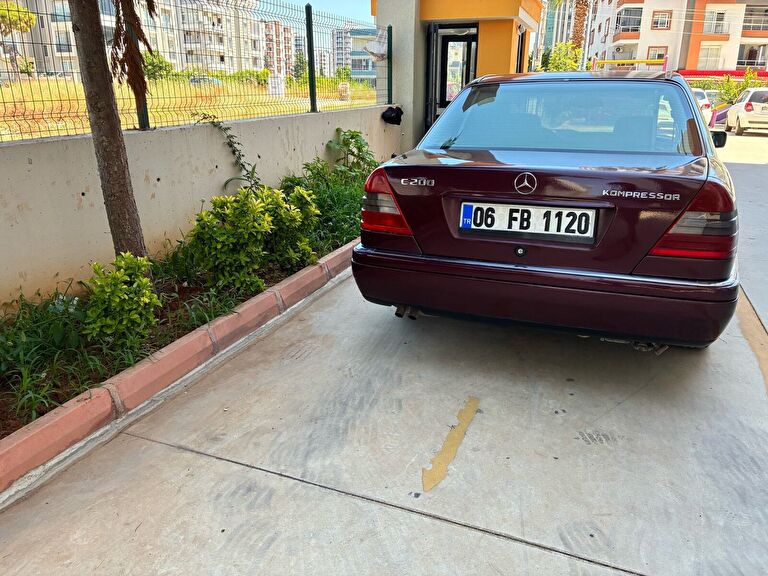 MERCEDES C-SERISI