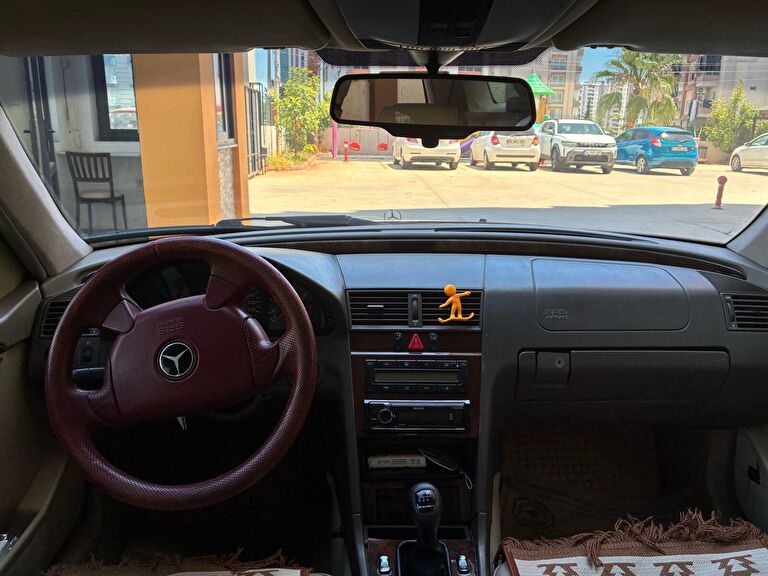 MERCEDES C-SERISI