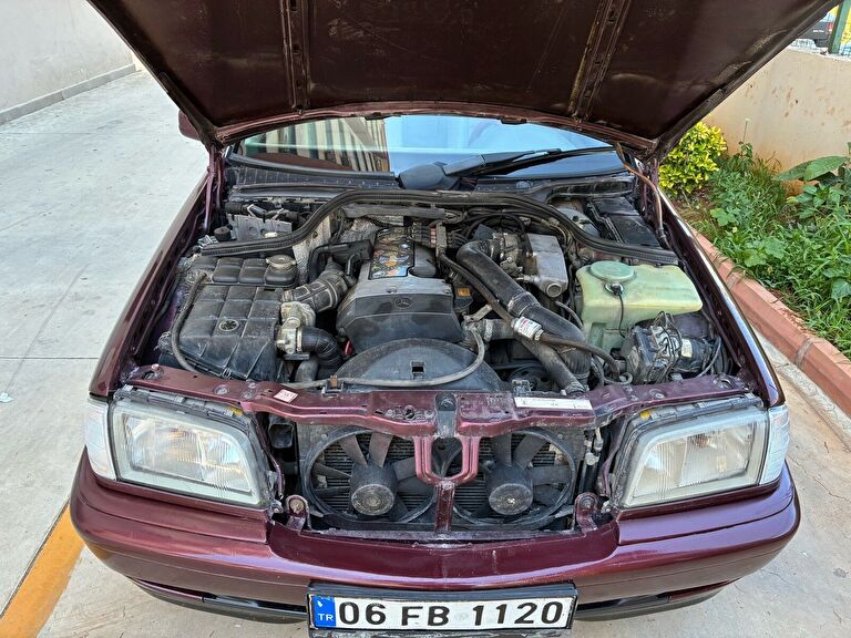 MERCEDES C-SERISI