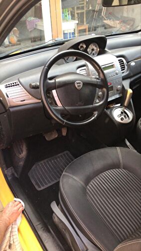 LANCIA YPSILON