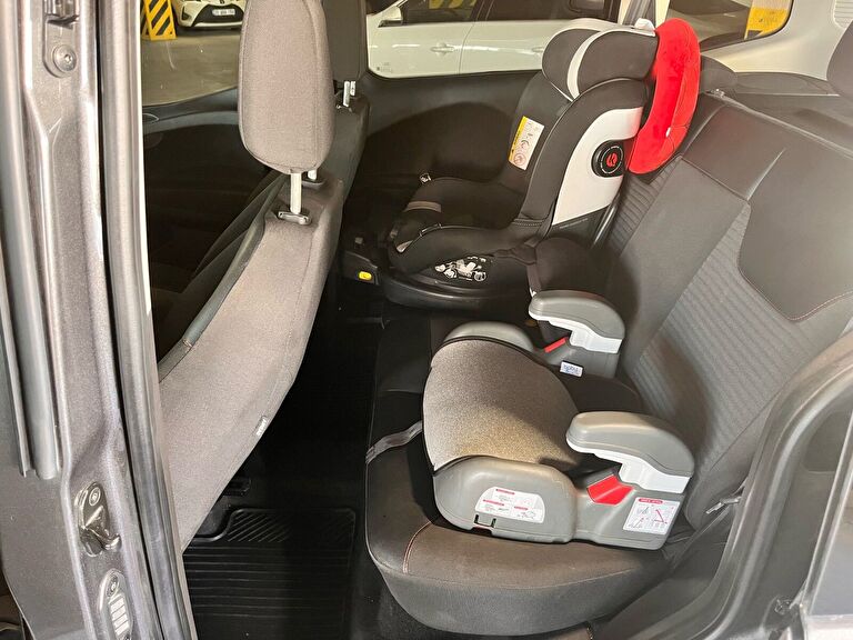 FORD TOURNEO COURIER