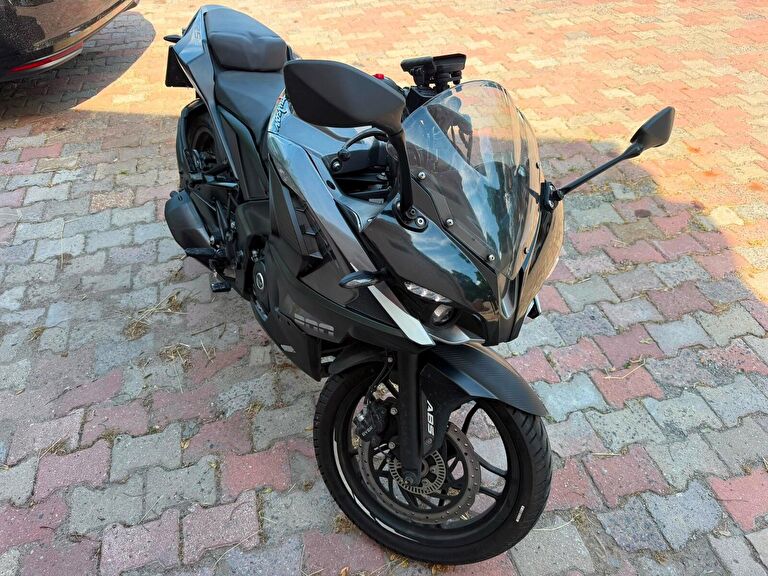 Bajaj Pulsar RS 200