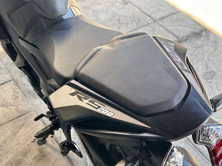 Bajaj Pulsar RS 200