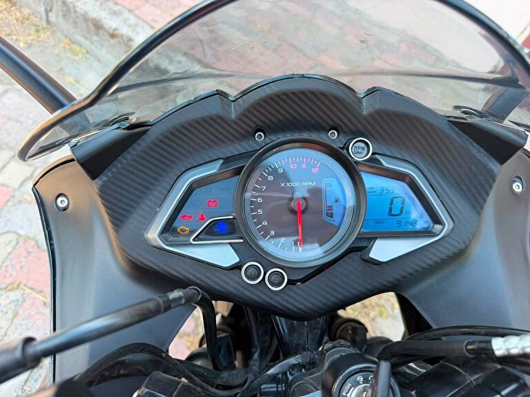 Bajaj Pulsar RS 200