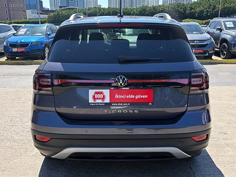 VOLKSWAGEN T-CROSS