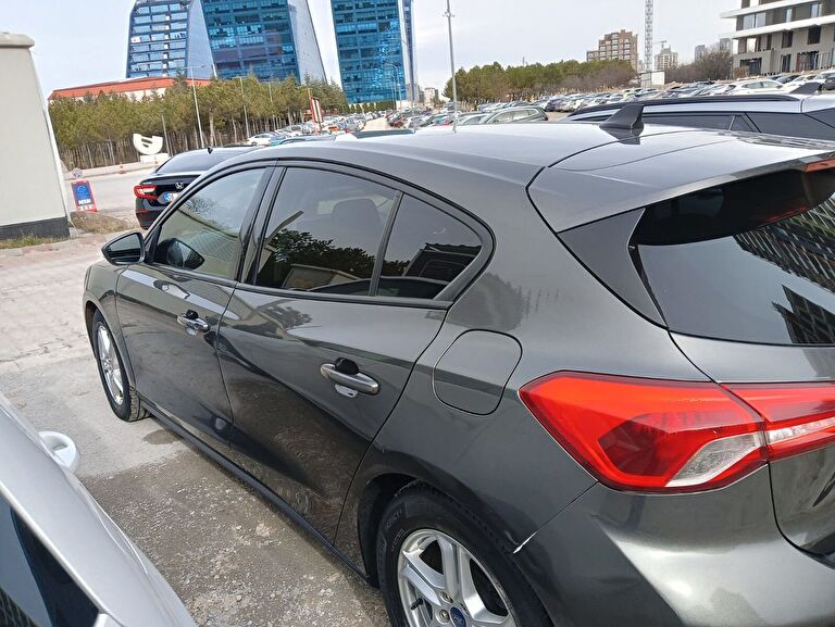 FORD FOCUS