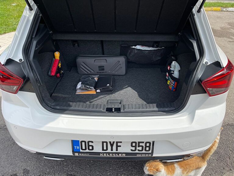 SEAT IBIZA